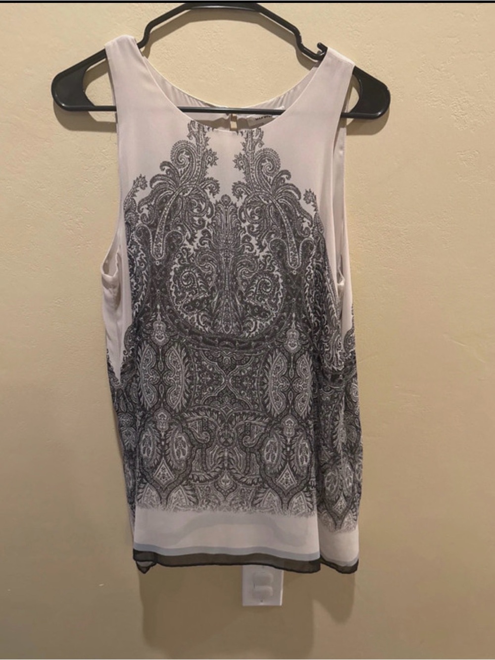 Max Studio White and Gray Paisley Sleeveless Shell Top